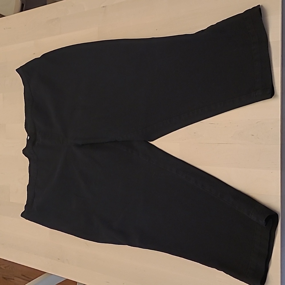 IsaacMizrahiLIVE Black Cropped Petite Pants with Pull-on Elastic Waist